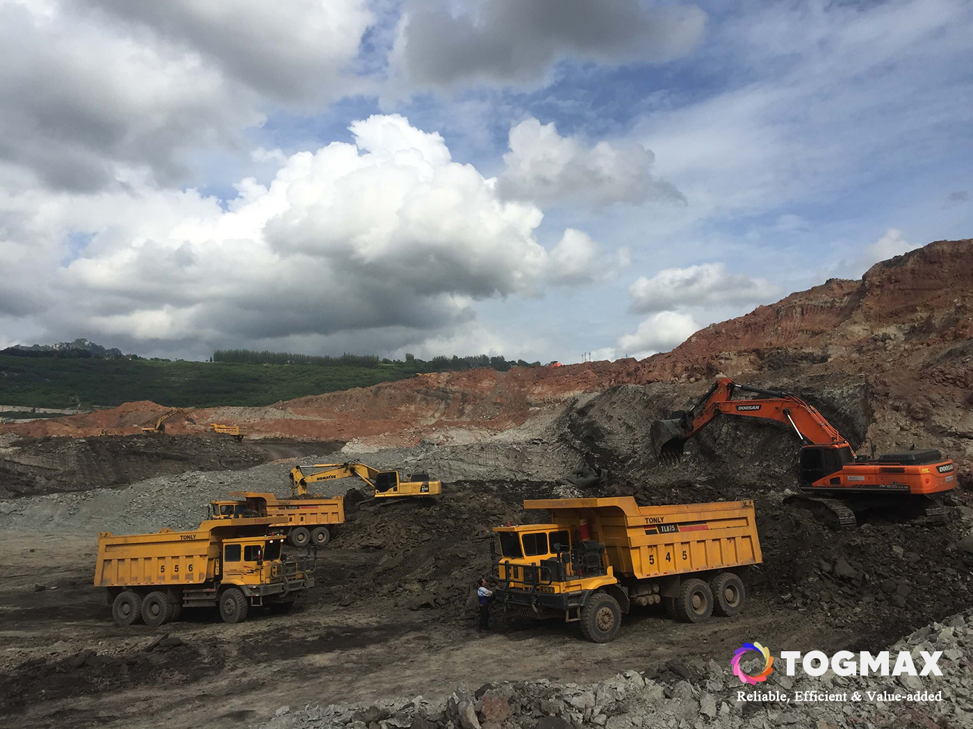 Tonly_TL875_6X4_Off_Highway_Mining_Wide_Body_Heavy_Duty_Dump_Trucks_in_African_Mine_Application-TogMax_Group